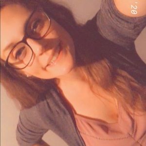 Meet your Posher, Danielle